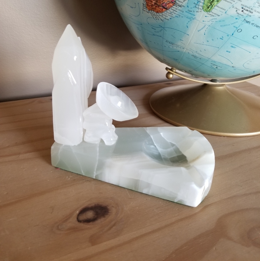 Vintage onyx Mexican Siesta man hand carved ashtray